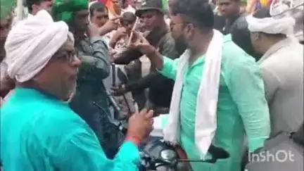 भभुआ: भभुआ एकता चौक पर बिहार बंदी के दौरान इंडिया गठबंधन के लोगों से उलझते दो बाइक सवारों को किया गया गिरफ्तार