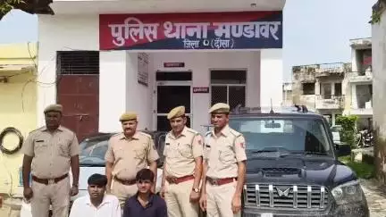 जिला पुलिस अधीक्षक दौसा #श्री_सागर_राणा_आईपीएस के निर्देशन में पुलिस थाना #मंडावर ने अवैध हथियार रखने वाले दो मुल्जिम रवि कुमार मीणा और योगेश गुर्जर को गिरफ़्तार कर एक देशी कट्टा व 5 जिंदा कारतूस किया बरामद।
#psmandawar_dsa 
#dausaPolice