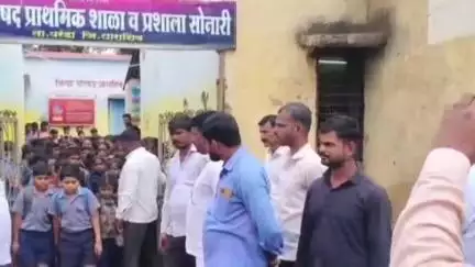 परांडा: जिल्हा परिषद शाळा सोनारीला ग्रामस्थांनी ठोकले टाळे, विषय शिक्षक उपलब्ध करून देण्याची केली मागणी