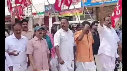 അടൂര്‍: പണിമുടക്ക് അടൂരിലും പന്തളത്തും പൂർണം, അടൂർ കെ.എസ്.ആർ.ടി.സി ജങ്ഷനിൽ പ്രകടനവും യോഗവും നടത്തി