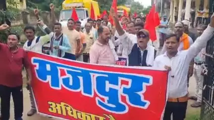 कांकेर: कांकेर में श्रम संहिताओं के विरोध में मजदूरों ने किया प्रदर्शन, प्रधानमंत्री के नाम सौंपा ज्ञापन