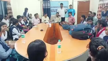 কুলতলি: কন্যাশ্রী দের প্রতিভা বিকাশে কুলতলির ব্লক উন্নয়ন আধিকারিকরণ থেকে  সম্বর্ধনা প্রদান