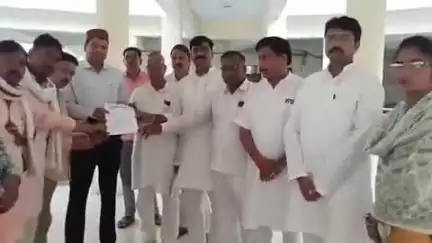 दतिया नगर: धान की रोपाई के लिए नहर में पानी छोड़ने की मांग को लेकर कांग्रेस कमेटी ने एडीएम को सौंपा ज्ञापन