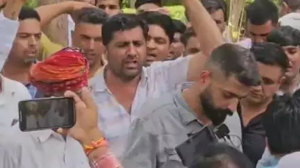 नागौर: रियांबड़ी के बजरी विवाद मामले में लीजधारक पहुंचे नागौर, कलेक्टर को सौंपा मांगपत्र, रियांबड़ी में हुई थी झड़प