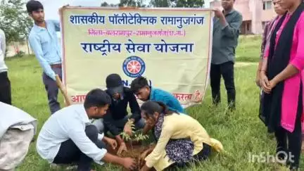रामानुजगंज: शासकीय पॉलिटेक्निक कॉलेज में 'मां के नाम' अभियान के तहत पौधारोपण का कार्यक्रम हुआ संपन्न
