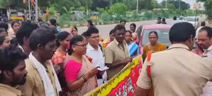 నిర్మల్: నర్సాపూర్ జి మండల కేంద్రంలో ప్రభుత్వ విధానాలపై అంగన్‌వాడీల నిరసన