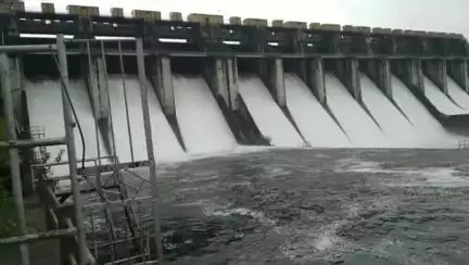 राहुरी: मुळा धरणातून ३ हजार क्युसेक्सने नदीपात्रात पाण्याचा विसर्ग