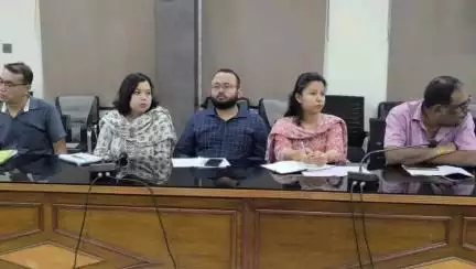 পূব ডিব্ৰুগড়: জিলা আয়ুক্তৰ সভাপতিত্বত জিলা আয়ুক্ত কাৰ্যালয়ত অনুষ্ঠিত হয় ৰেচন কাৰ্ডৰ বাবে নতুন হিতাধীকাৰী বাচনি সন্দৰ্ভত সভা