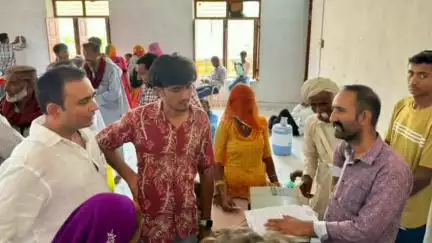बाड़मेर: राजस्थान प्रदेश कांग्रेस कमेटी के सचिव ने अंत्योदय सम्बल पखवाड़ा के तहत आयोजित शिविर का किया निरीक्षण
