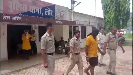 मऊगंज: लौर पुलिस ने हत्या के फरार आरोपी को उत्तर प्रदेश के मिर्जापुर में दबिश देकर किया गिरफ्तार