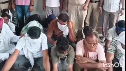 फतेहाबाद: फतेहाबाद में जुआ खेलते 13 लोग गिरफ्तार, पुलिस ने ₹90 हजार और ताश की गड्डियां जब्त की