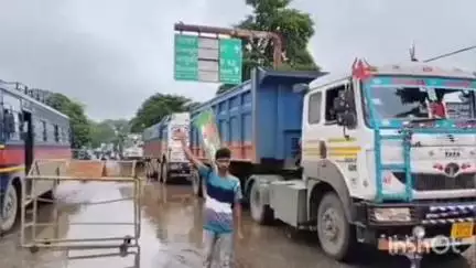 चकाई: महागठबंधन के बिहार बंद से चकाई में पांच घंटे तक लगा रहा जाम, सभी सड़कों पर आवागमन ठप