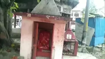 कर्वी: धनुष चौराहे के समीप स्थित बजरंगबली महाराज के प्राचीन स्थान के जीर्णोद्धार की मांग उठाई नगरवासियों ने