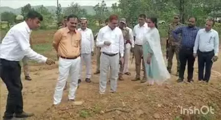 रॉबर्ट्सगंज: नोडल अधिकारी मंडलायुक्त ने चूर्क वन रेंज के लौआ रोपावनी का किया निरीक्षण