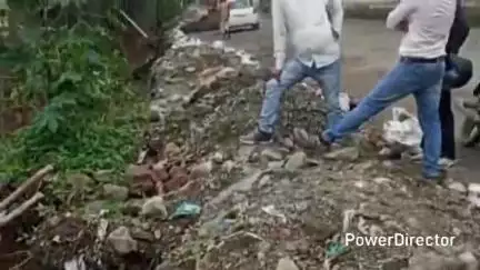 लालकुऑ: विद्युत विभाग की 11000 केवीए की विद्युत लाइन के चार पोल जमीन में गिरे, मजदूर बाल-बाल बचे