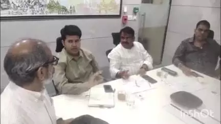 उज्जैन शहर: महापौर मुकेश टटवाल की उपस्थिति में स्मार्ट सिटी कार्यालय में महाकाल सवारी मार्ग हेरिटेज स्ट्रीट विकास योजना की समीक्षा