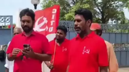 కొవ్వూరు: 8 గంటల విధానాన్ని కొనసాగించాలి..కనీస వేతనం రూ. 26వేలు ఇవ్వాలి..ఇందుకూరుపేటలో సీఐటీయూ ఆధ్వర్యంలో కార్మికులు నిరసన
