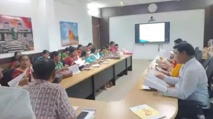 ବୌଦ୍ଧ ସଦର: ଜିଲ୍ଲାପାଳଙ୍କ ସମ୍ମିଳନୀ କକ୍ଷରେ ଏକକ ଅଭିଭାବକ ଏବଂ ପିତୃମାତୃହୀନ ଶିଶୁଙ୍କ ସର୍ଭେ ପାଇଁ ପ୍ରଶିକ୍ଷକ ପ୍ରଶିକ୍ଷଣ