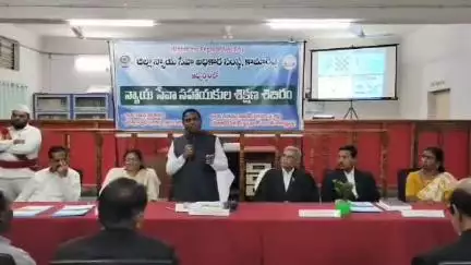 కామారెడ్డి: పారా లీగల్ వాలంటీర్లు న్యాయ సేవ వ్యవస్థలో కీలక భాగస్వామ్యులు పట్టణంలో జిల్లా న్యాయమూర్తి వరప్రసాద్