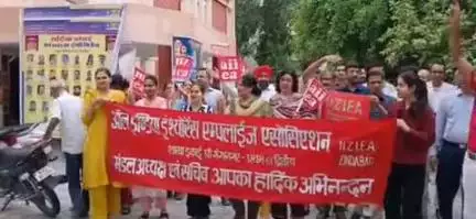 श्रीगंगानगर में देशव्यापी हड़ताल के तहत बीमा कर्मियों ने विभिन्न मांगों को लेकर निकाली रैली