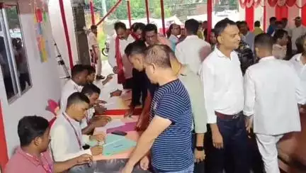 धनबाद/केंदुआडीह: पुलिस लाइन स्थित पुलिस केंद्र में झारखंड पुलिस मेंस एसोसिएशन चुनाव में गहमागहमी, देर रात आ सकता है परिणाम