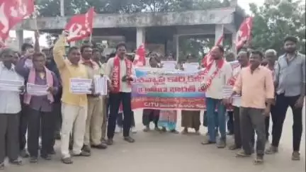 హుజూరాబాద్: దేశవ్యాప్త సార్వత్రిక సమ్మెలోభాగంగా నియోజకవర్గంలోనిజమ్మికుంట ఇల్లందకుంట వీణవంకహుజురాబాద్ మండలాల్లో CITU ఆధ్వర్యంలోర్యాలి