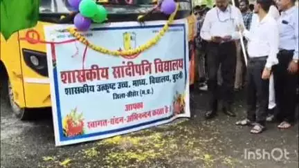 बुदनी: शासकीय सांदीपनी विद्यालय के छात्रों के लिए मुफ्त बस सेवा शुरू, विधायक ने दिखाई हरी झंडी