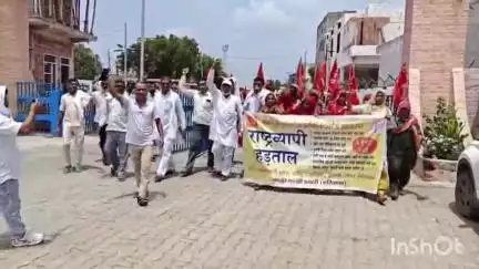 चरखी दादरी: बाढड़ा में विभिन्न संगठनों के लोगों ने हड़ताल पर रहकर कस्बे में निकाला रोष मार्च