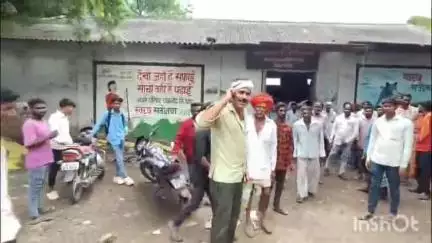 धरमपुरी: धामनोद नगर रासायनिक खाद विक्रय केंद्र पर किसानों की आए दिन लग रही है भारी भीड़।#jansamasya