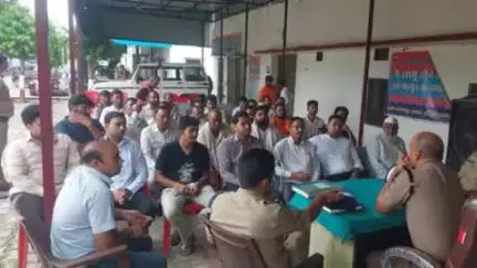 भगवानपुर: भगवानपुर थाना परिसर में कावड़ यात्रा को लेकर पुलिस ने क्षेत्र के स्पेशल पुलिस ऑफिसर्स के साथ की बैठक