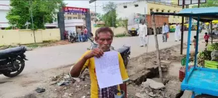 राठ: चरखारी रोड इलाके में जामुन बेच रहे दिव्यांग के साथ दबंग ने की मारपीट, पीड़ित ने कोतवाली में दी तहरीर
