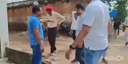 सोहागपुर: मुख्य नगर पालिका अधिकारी ने जल भराव वाले स्थानों का किया निरीक्षण, अन्य अधिकारी भी थे मौजूद