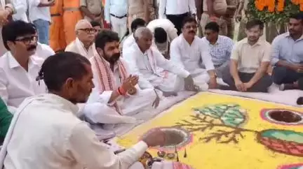 चकिया: जलेबीया मोड़ के पास राज्य मंत्री दयाशंकर दयालु ने 'एक पेड़ मां के नाम' अभियान के तहत किया पौधरोपण