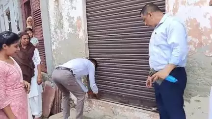 बागपत। सिसाना में स्टॉफ नर्स करा रही थी महिला का प्रसव, दुकान सील, सीएचसी अधीक्षक ने नर्स के खिलाफ सीएमओ को पत्र भेजा