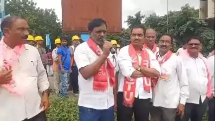 రామగుండం: అసంఘటిత కార్మికులకు 26వేల వేతనం అమలు చేయాలి, సమ్మెలో పాల్గొన్న ఎన్టిపిసి కార్మికులు