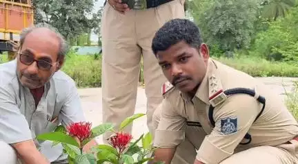 इछावर: अहमदपुर थाना परिसर में वृक्षारोपण कार्यक्रम आयोजित, थाना प्रभारी व पुलिस कर्मियों ने किया वृक्षारोपण