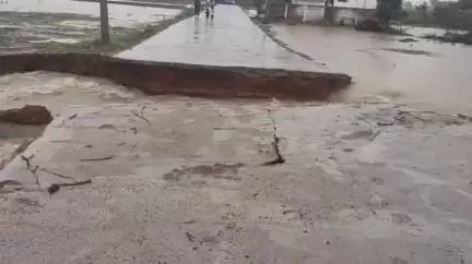 भंडारा: भोजापूर येथे नवीन सिमेंट रस्त्यावर बनलेला पूल पहिल्याच पावसात गेला वाहून
