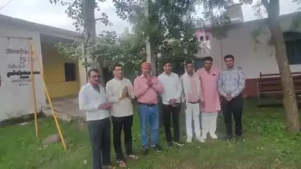 पचोर: उदनखेड़ी के शासकीय प्राथमिक विद्यालय में समाजसेवियों ने बच्चों को पुस्तक, कॉपी, पेन बांटे और किया वृक्षारोपण