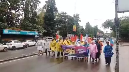 കണ്ണൂർ: പണിമുടക്കിൽ സ്തംഭിച്ച് ജില്ല, പാനൂരിൽ അധ്യാപകർക്ക് നേരെ കൈയേറ്റ ശ്രമം, തൊഴിലാളി സംഘടനകൾ പ്രകടനം നടത്തി