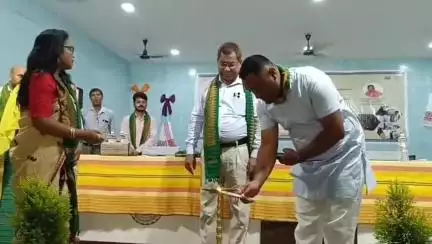 তামুলপুৰ: তামুলপুৰত অনুষ্ঠিত হস্ততাত আৰু বস্ত্ৰ শিল্প উদ্যোগীকৰণৰ সজাগতা সভা, উপস্থিত থাকে জিলা আয়ুক্ত পংকজ চক্ৰৱৰ্তীয়ে