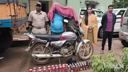 କୋଟପାଡ: ମହୁଲି ଛକ ରେ ଅବକାରୀ ବିଭାଗ ପକ୍ଷରୁ ବାଇକ୍ ସହ ବିଦେଶୀ ମଦ ଜବତ, ଦୁଇ ଗିରଫ