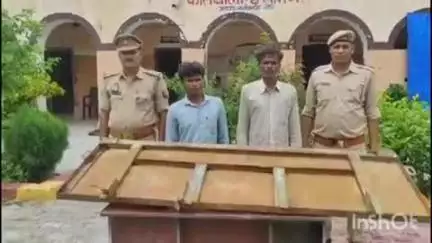 धौरहरा: ईसानगर कोतवाली पुलिस ने चोरी के मामले में वांछित 2 आरोपियों को भयापुरवा गांव से गिरफ्तार किया, चोरी का माल भी बरामद