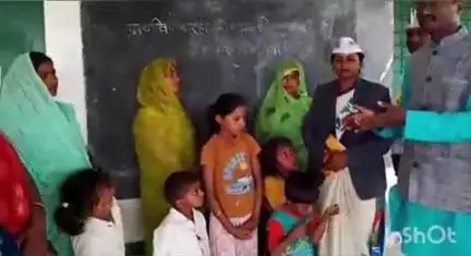 रॉबर्ट्सगंज: घोरावल और रॉबर्ट्सगंज विधानसभा के स्कूलों पर जाकर AAP ने चलाया स्कूल बचाओ अभियान