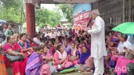 बैतूल नगर: आंगनवाड़ी कार्यकर्ता एवं साहिका एकता यूनियन ने कलेक्टर को ज्ञापन सौंपा