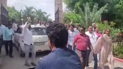 नागौर: नागौर में कर्मचारियों ने कलेक्ट्रेट पर 11 सूत्री मांगों को लेकर किया प्रदर्शन, सौंपा ज्ञापन
