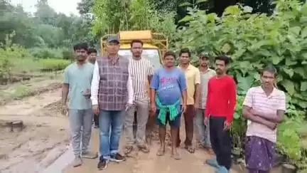 ତଲସରା: ପରିବେଶ ପ୍ରେମୀଙ୍କ ପ୍ରଚେଷ୍ଟା ରେ ସାହାଜବାହାଲ ରାସ୍ତା ରେ ଚାରା ରୋପଣ କାର୍ଯ୍ୟକ୍ରମ ଅନୁଷ୍ଠିତ ଯୋଗ ଦେଲେ ଜିଲ୍ଲା ପରିଷଦ ସଭ୍ୟ