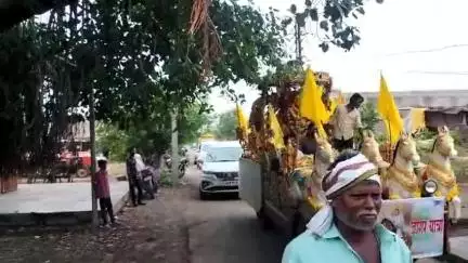 कळमनूरी: पोत्रा येथे अहिल्यादेवी जागर यात्रेचे फटाक्याच्या आतिषबाजी सह मोठ्या जल्लोषात स्वागत