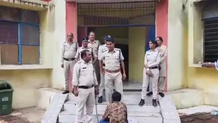 पटेरा: मुसाफिर बनकर गांजा तस्करी कर रहा युवक कुम्हारी थाना पुलिस द्वारा पकड़ा गया, 55 किलो गांजा जब्त