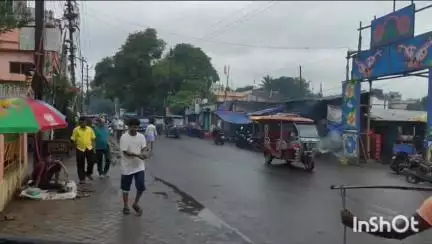 पाकुड़: पाकुड़ में भारत बंद का न के बराबर असर, व्यवहार न्यायालय के सामने दौड़ते दिखे वाहन
