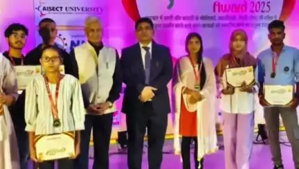 हज़ारीबाग: उपायुक्त ने “जीनियस अवार्ड 2025” में मेधावी छात्रों को किया सम्मानित